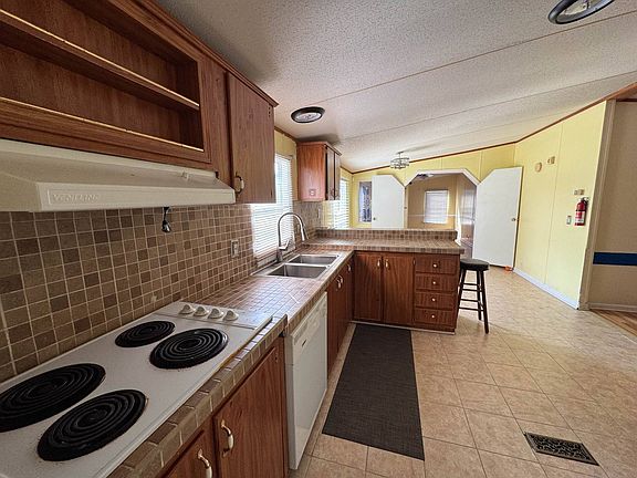 3rd image of 685 Old Orangeburg Rd