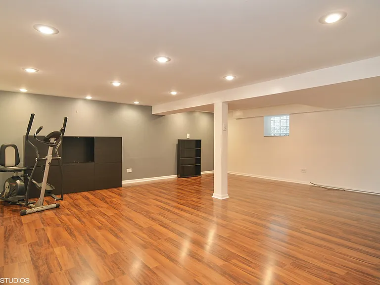 3835 N Western Ave — Photo 10