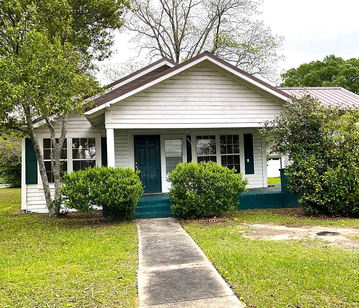 Cute 2/1 Home on Corner Lot in Graceville — Photo 1