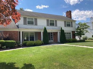 7 Wellington Pl, Grosse Pointe, MI 48230