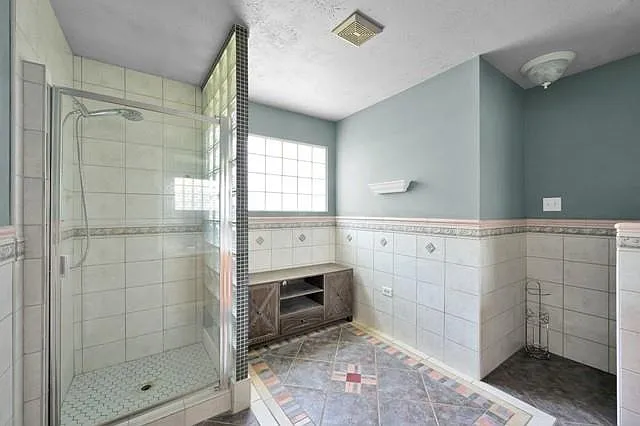 6715 Dillon Dr — Photo 16