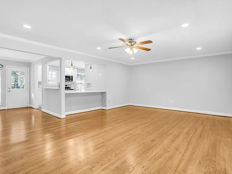 4 Bradley Blvd — Photo 3
