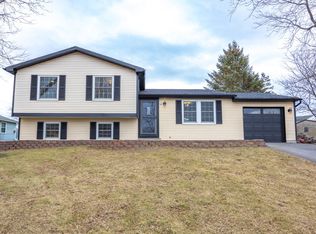 95 Wildherd Dr, Henrietta, NY 14467