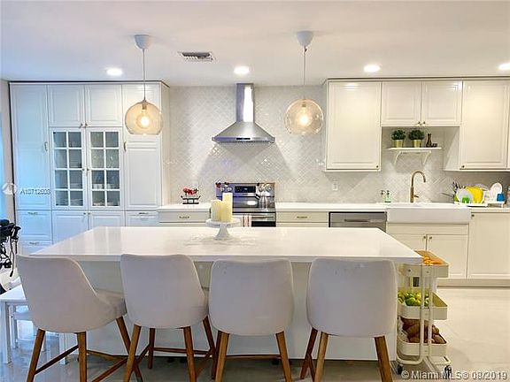 3rd image of 2049 Island Cir