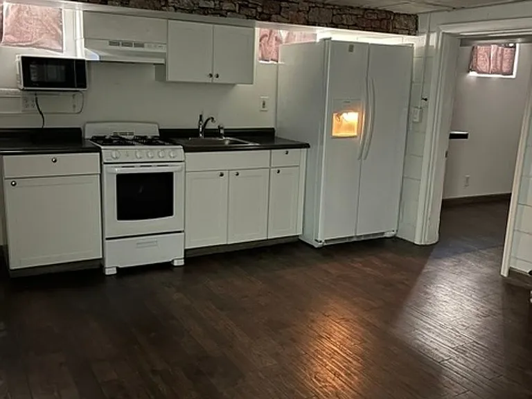 121 E Scribner Ave — Photo 2