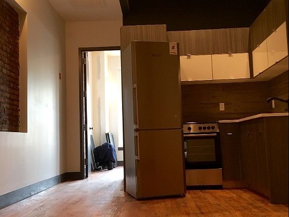 3rd image of 542 Kosciuszko St APT 2R