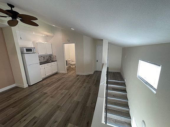 4th image of 5709 Avenida Silla #10
