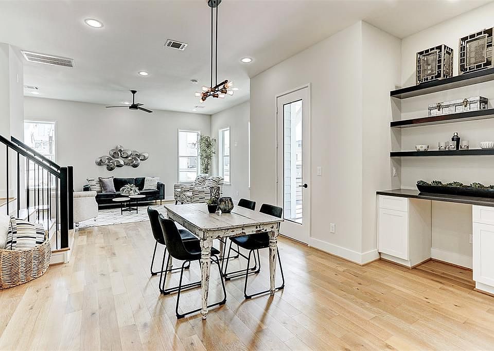 1st image of 1115 W 15th 1/2 St #A
