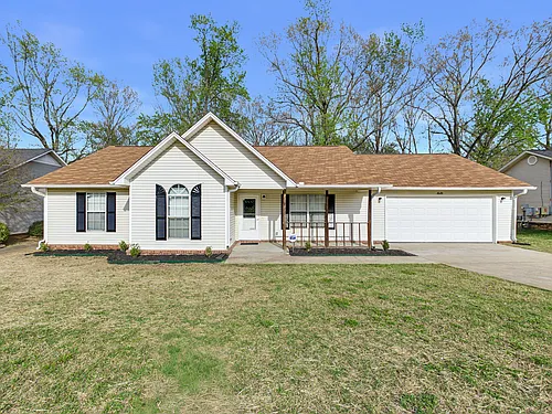 1020 Highland Blvd Photo 1