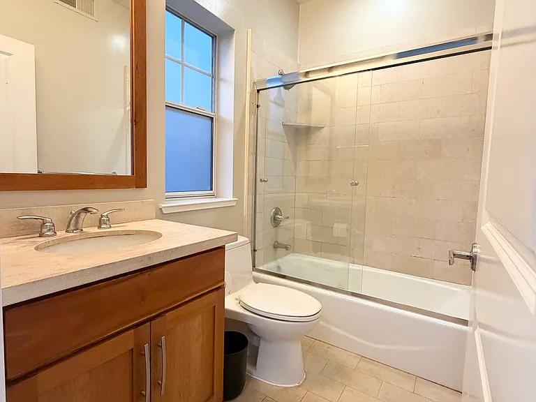 1338 Eddy St — Photo 35