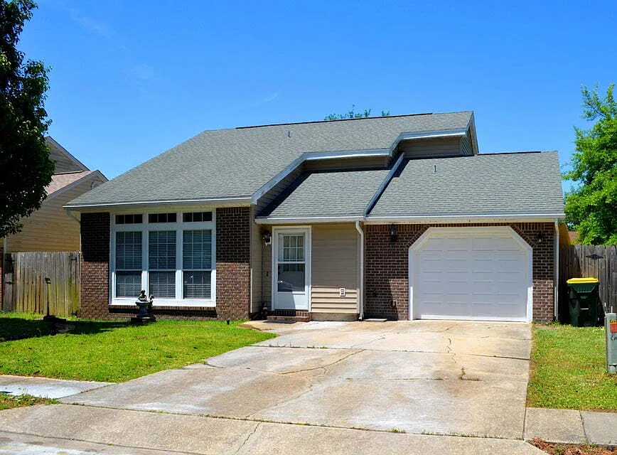 3 bed, 2.0 bath, 1360 sqft, $1,850 — Photo 2