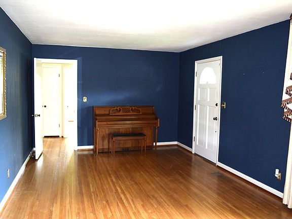 3rd image of 725 Dietz Rd