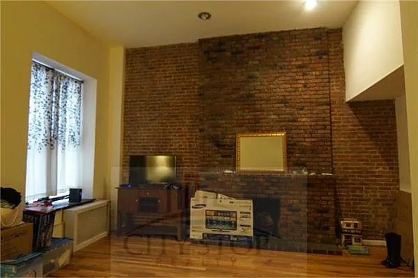 Rented by City Stop Realty | media 4