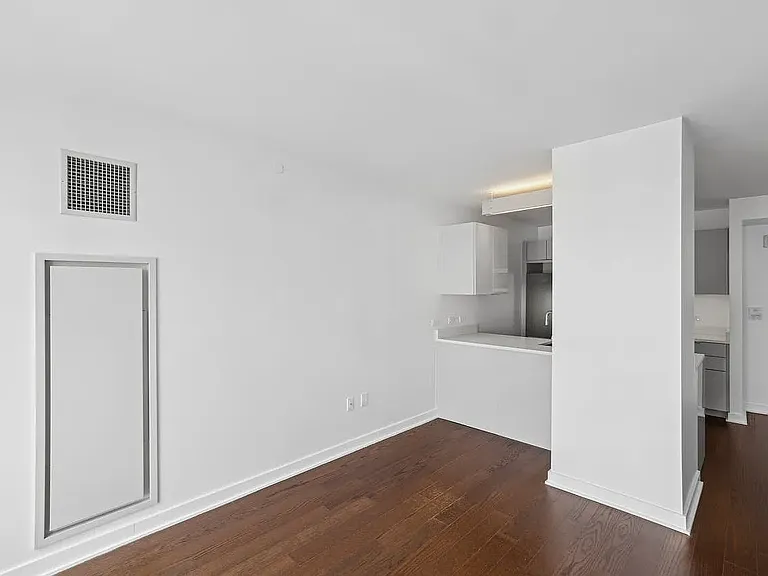 400 W 113th St #1506 — Photo 2