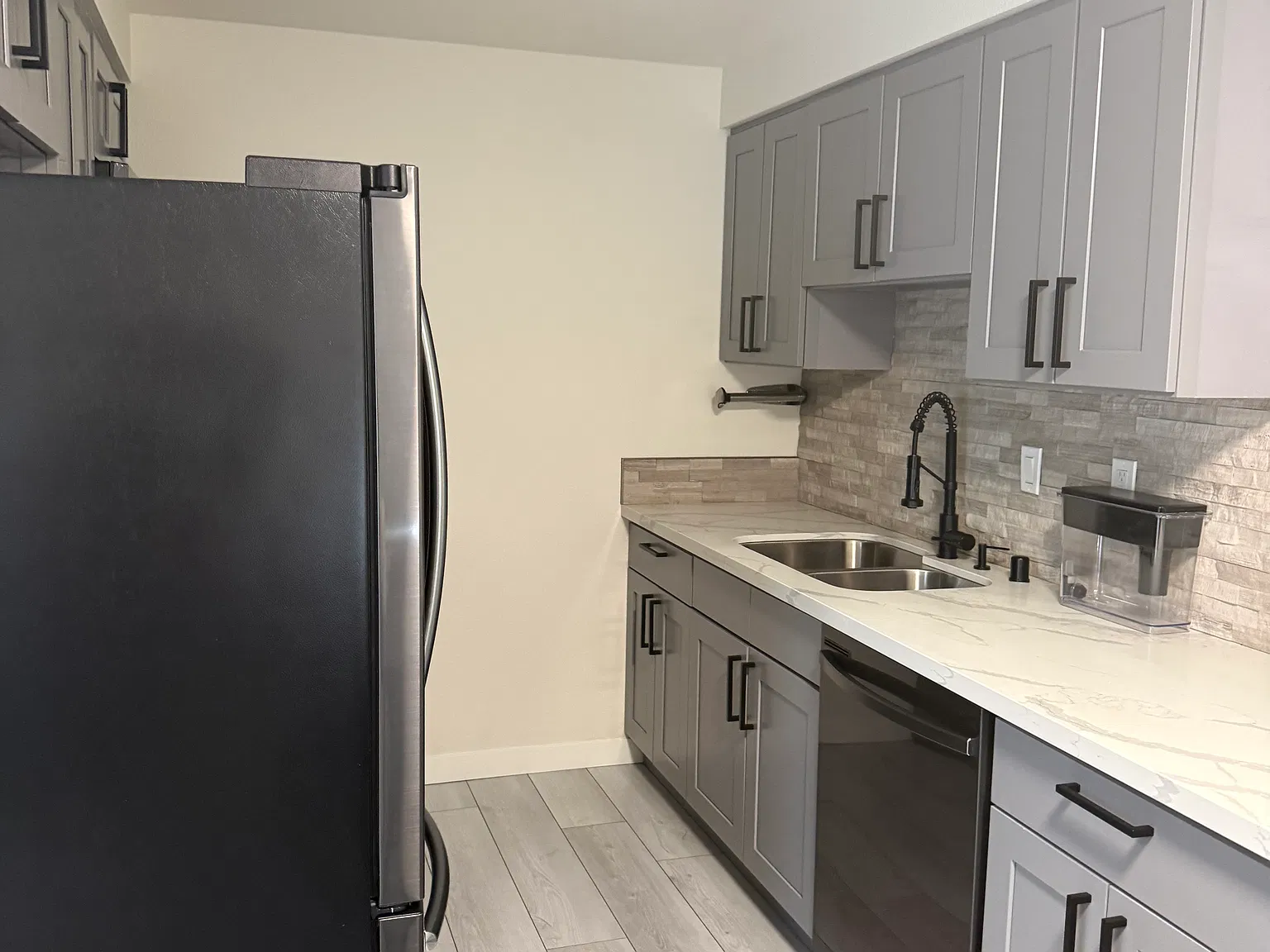 2 bed, 1.5 bath, 1500 sqft, $2,500 — Photo 3