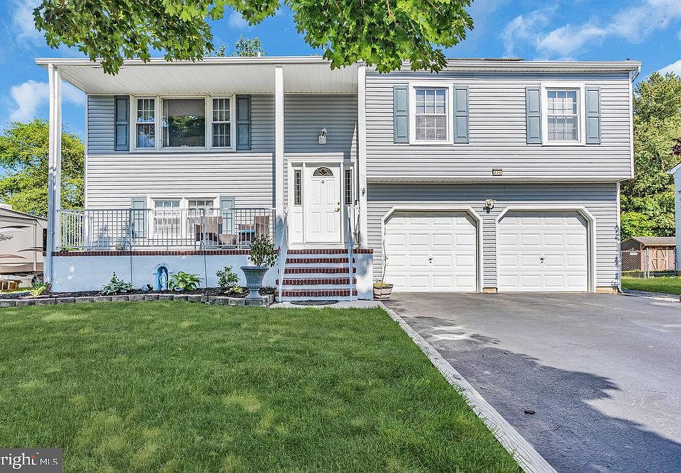 1st image of 225 Hamilton Dr