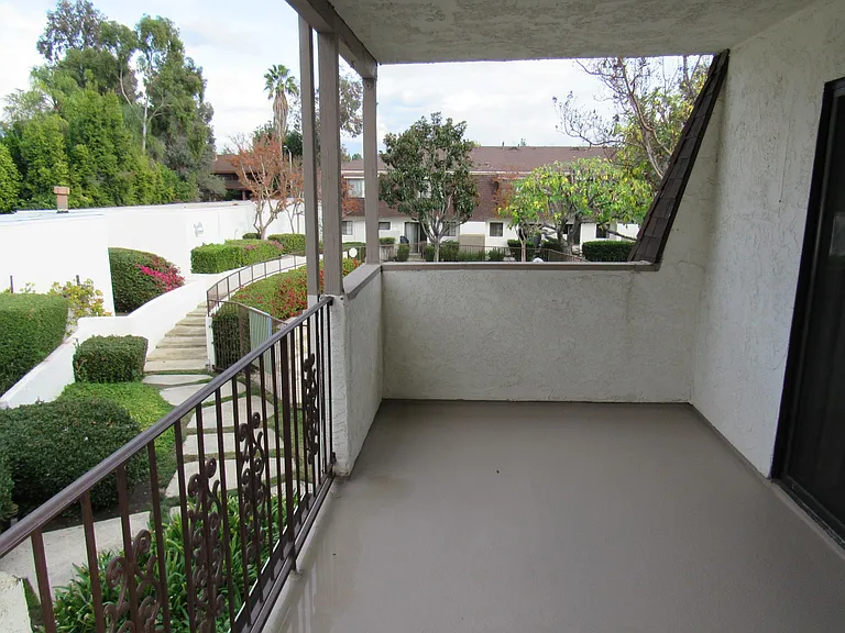 621 Colby Cir #16 — Photo 3