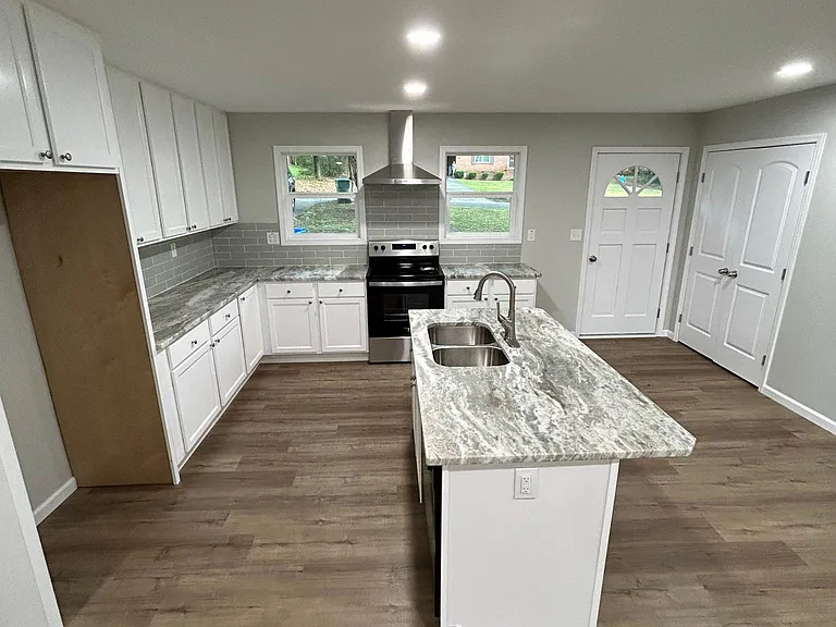 609 Sherwood Dr — Photo 5