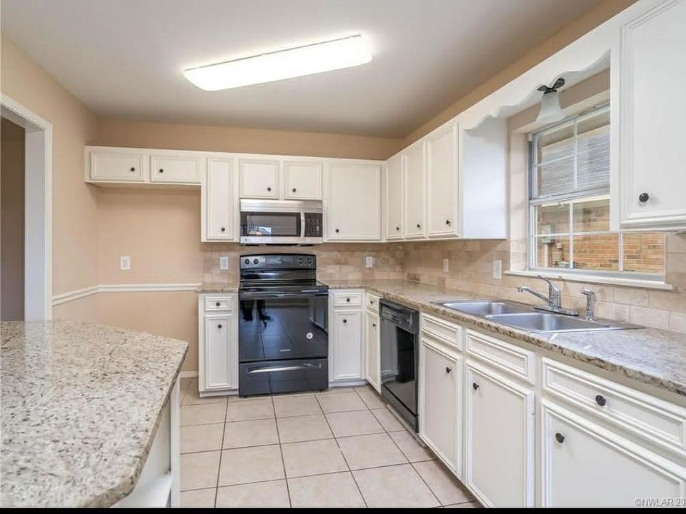 2nd image of 2216 Gen.taylor Pl