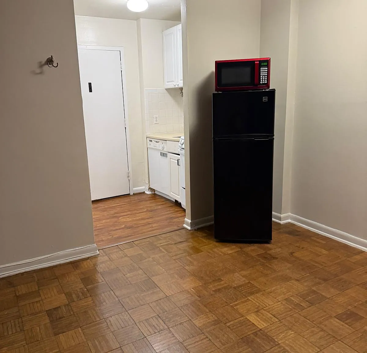 Studio, 350 sqft, $1,850 — Photo 4
