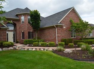 2258 Village Woods Dr, Grand Blanc, MI 48439