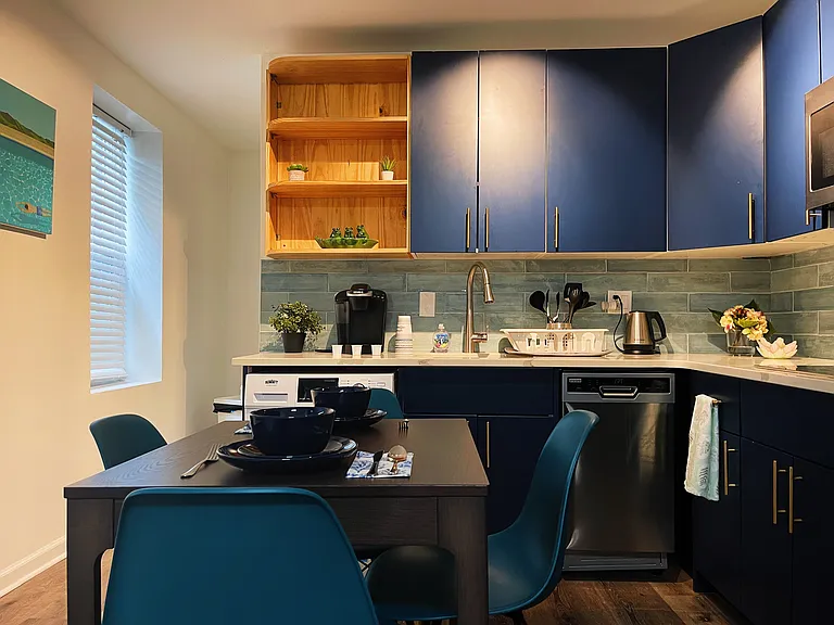 1725 Bainbridge St #2R — Photo 3