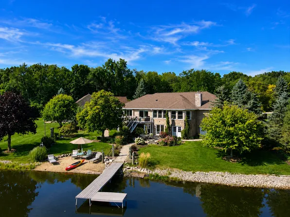 115 Cardinal Ct, Island Lake, IL 60042