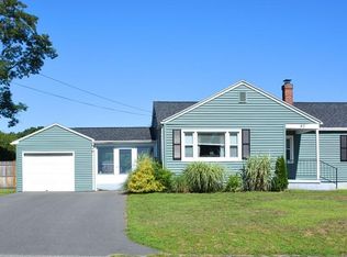 40 Sunset Dr, Chicopee, MA 01020