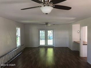 114 W 10th St, Carthage, MO 64836