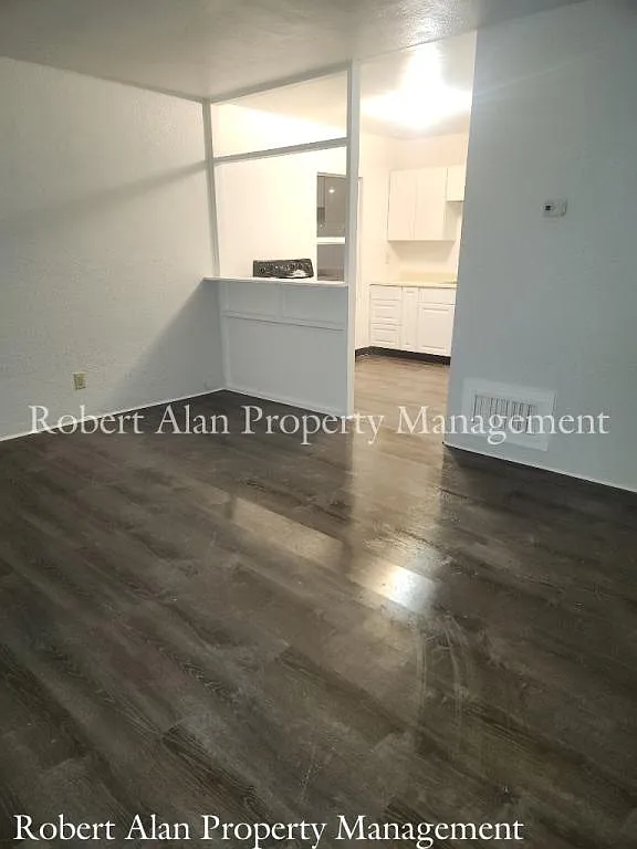 800 SW 1st — Photo 3