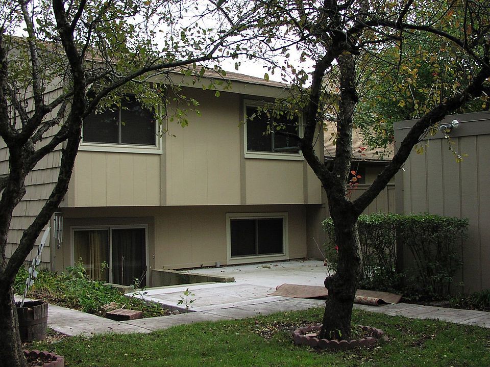 2nd image of 741 Acadia Ct