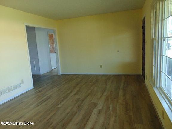 3rd image of 5310 Galaxie Dr