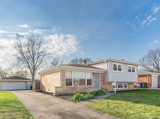 410 S Crestwood Ln, Mount Prospect, IL 60056