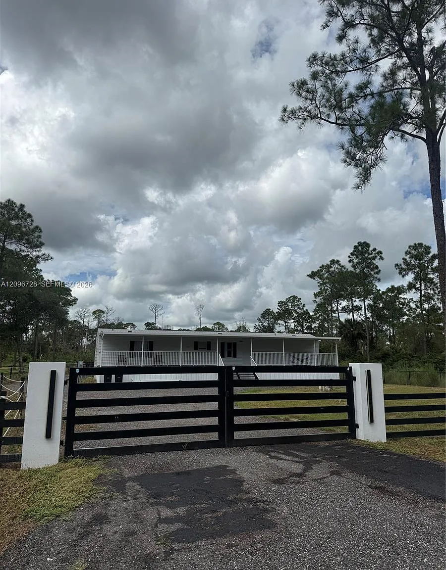 3 bed, 2.0 bath, $3,000 — Photo 2