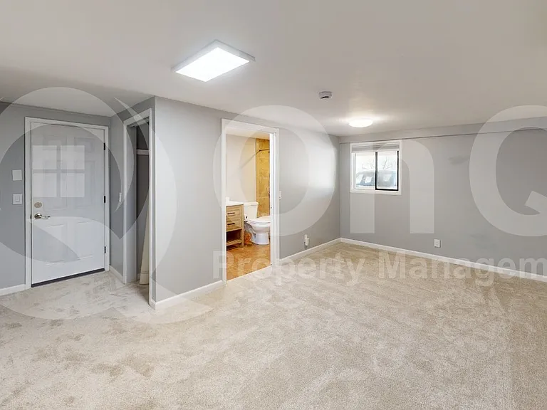 2526 E Allen Rd — Photo 21