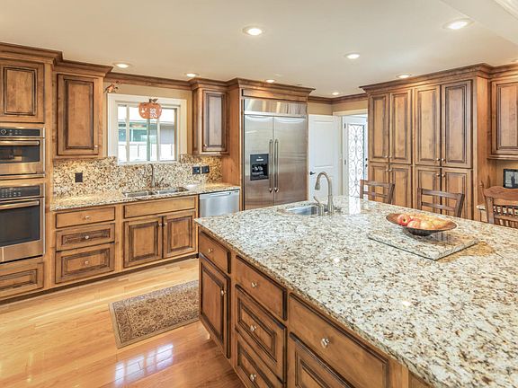 2nd image of 79 Fairhills Dr
