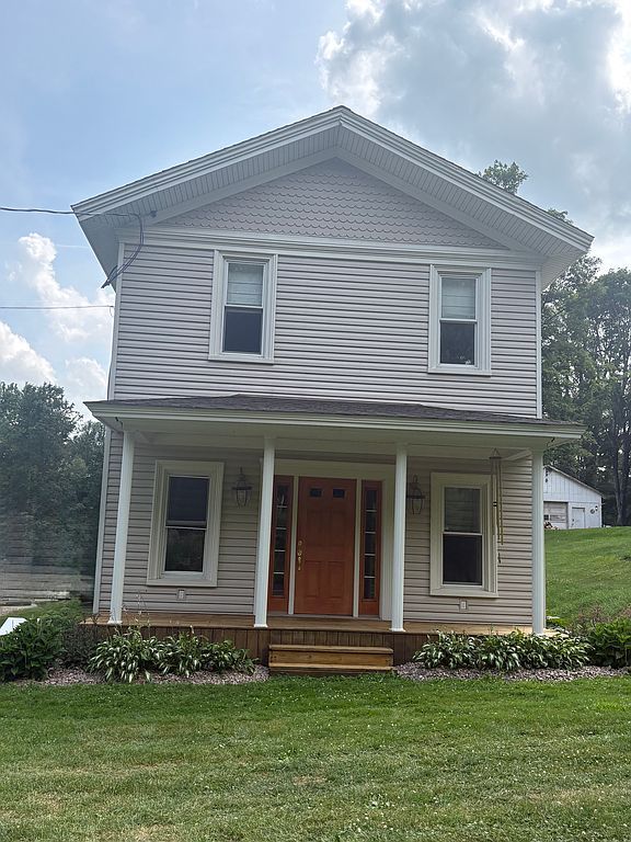 653 Center St - Property Image