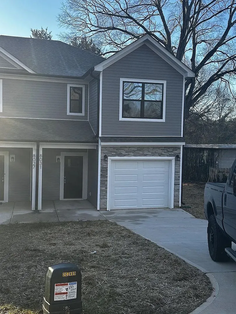 Room in 3 Bedroom Home at Pleasant Grove Rd — Photo 4