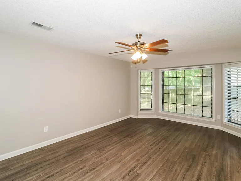 6708 Henredon Dr — Photo 9