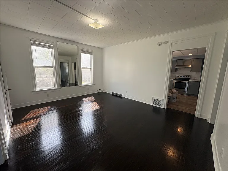86 Conklin Ave — Photo 10