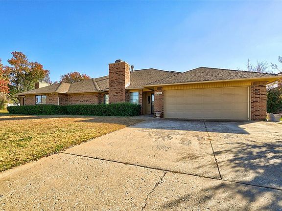 3rd image of 2804 Silvertree Dr