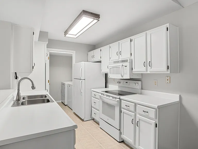 580 Cloverfield Ln #301 — Photo 17