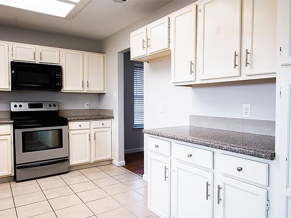 4th image of 2558 Slaton Dr