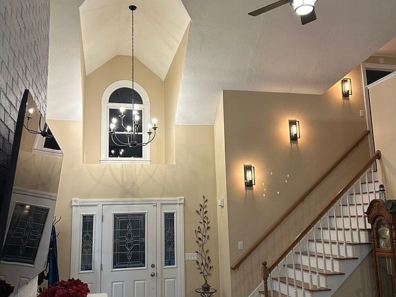 3rd image of 10 Lemore Ave