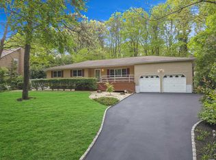 84 Lone Oak Path, Smithtown, NY 11787