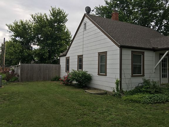 Enclosed middle yard