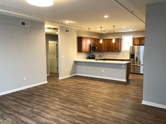 2nd image of 473 Aurora St #203