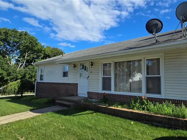 36 Brookfield Dr, Cranston, RI 02920