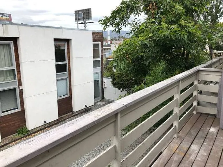 828 Milton St — Photo 7