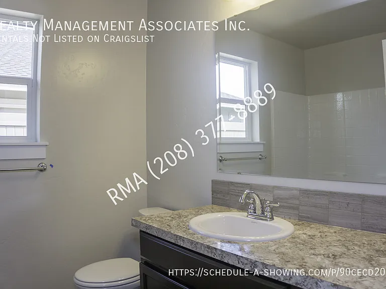 5040 N Elmstone Ave #AVE — Photo 9